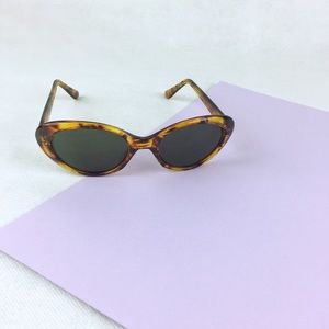 90’s Style Tortoise Oval Sunglasses
